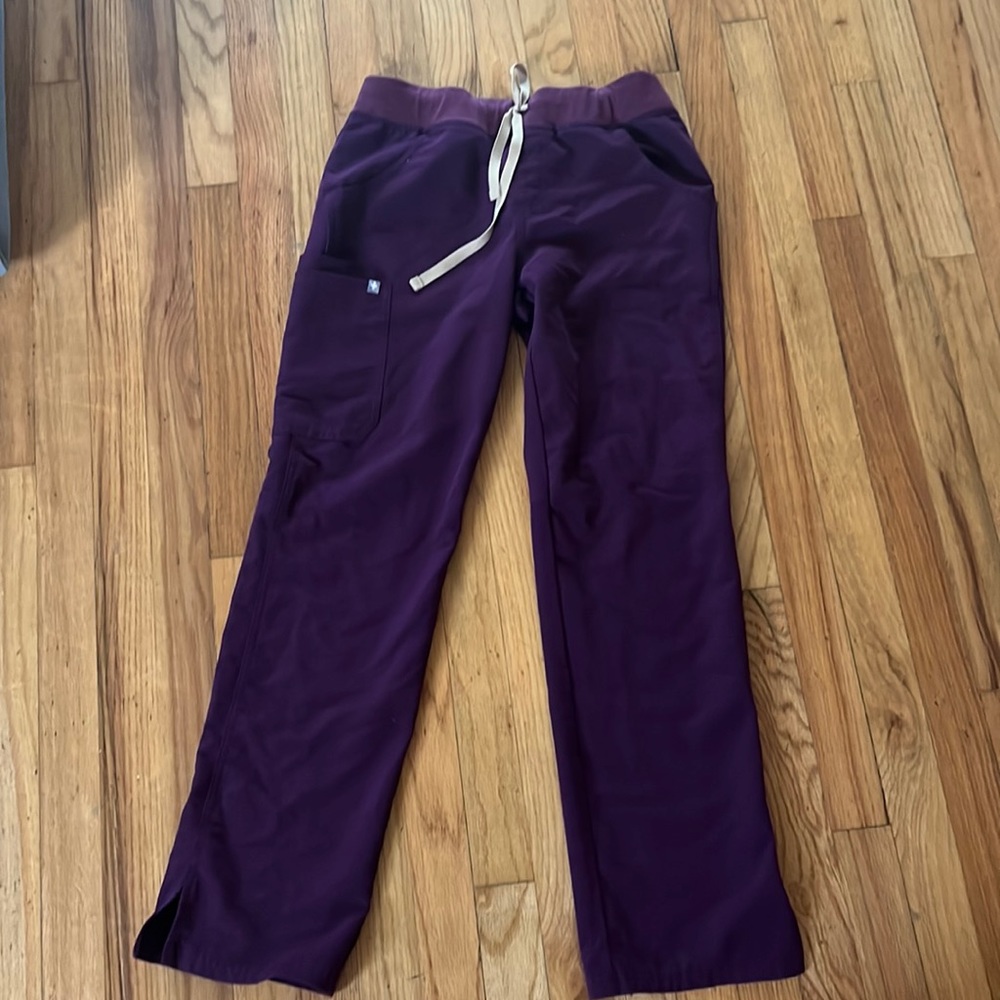 Figs scrub bottom size small